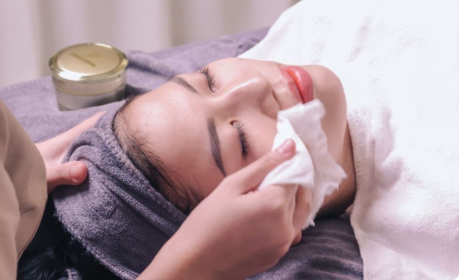 Rutinitas Perawatan Kulit Wajah di Pagi Hari